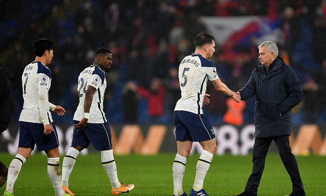 曼联4-1狼队全场数据：射正次数10-2，控球率超6成