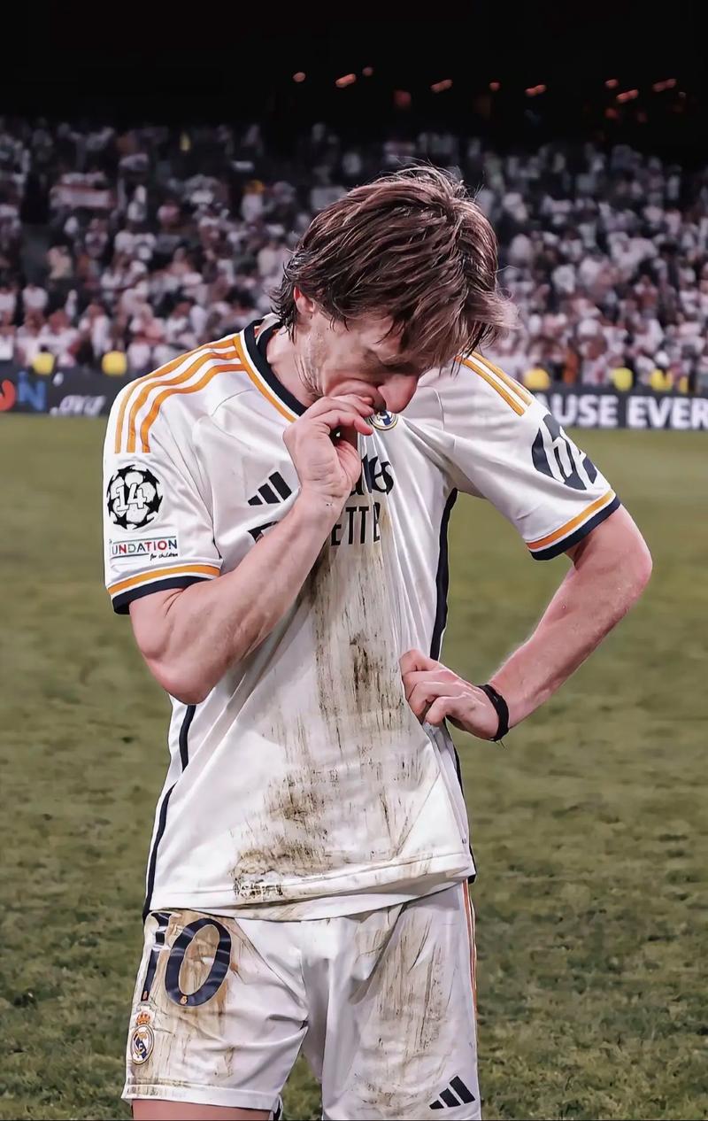 一日意甲动向：国米大胜科莫晋级榜首，米兰中锋实在是太令人发愁